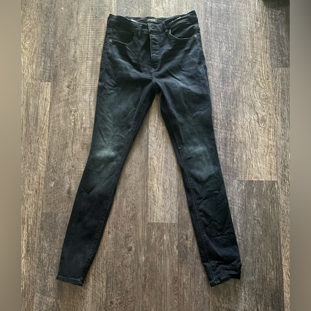 Express 8R skinny high rise dark wash jean.
